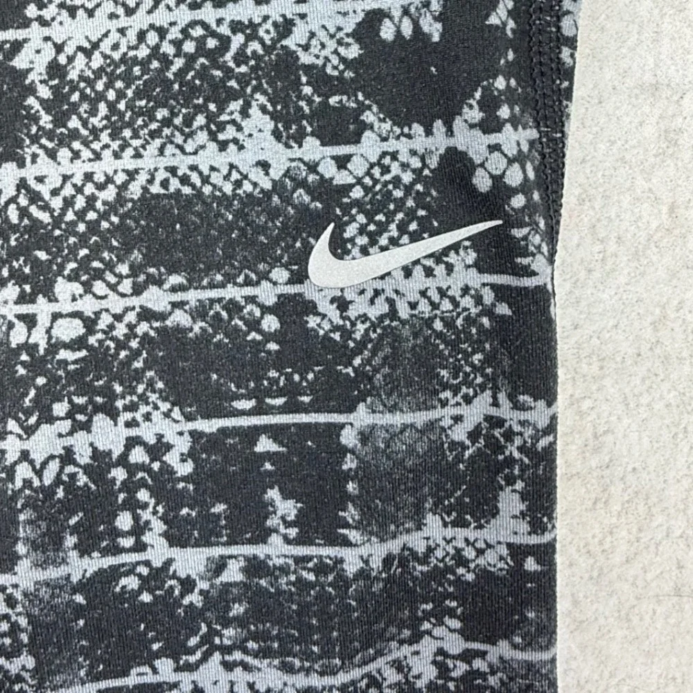 Nike Dri-FIT‎ Women's Athletic Leggings Black Grey Snake Print Size Small